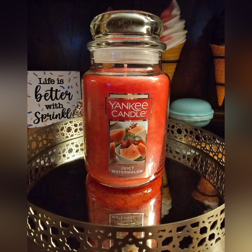 Brand new Yankee Candle large 22oz Juicy Watermelon Candle! 🍉🍉